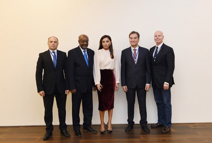 First Lady  trifft mit dem stellvertretenden ISESCO-Generaldirektor zusammen